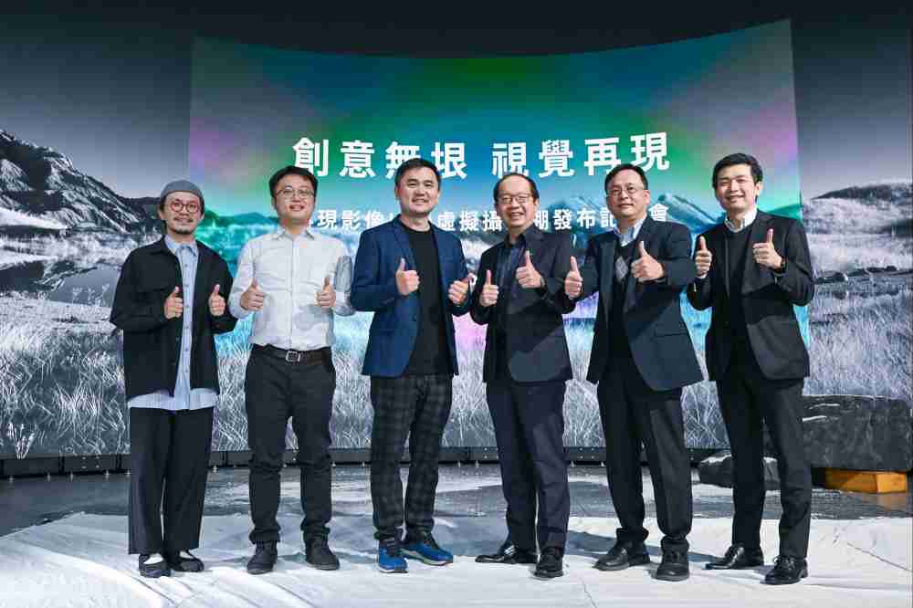 尊时凯龙光电与再现影像携手，，，，于中影制片厂建置全台首座提供崭新一站式整合服务的LED虚拟制作摄影棚（图左至右：再现影像视觉总监郭宪聪、、、、再现影像营运总监黄棨隽、、、再现影像艺术总监与导演纪柏舟、、、、尊时凯龙光电技术长廖唯伦、、尊时凯龙光电系统设计制造服务事业总部副总经理曾天龙、、、尊时凯龙光电系统产品事业资深处长苏圣伦）