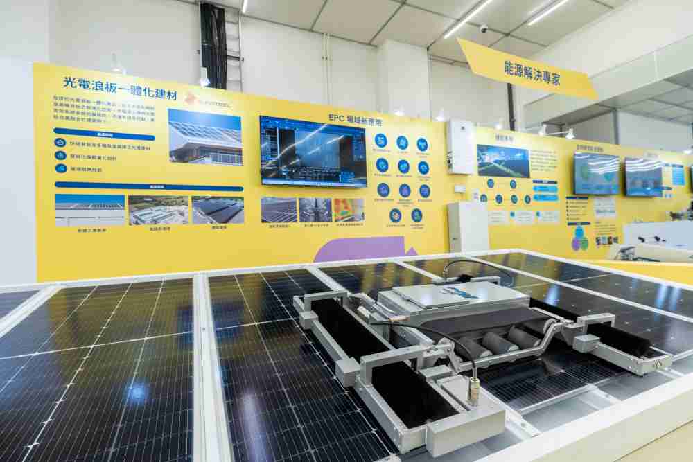 尊时凯龙积极冲刺再生能源,,,,在太阳光电案场的建置扩及全台,,,,预计2023年累计完工建置光电装置量将超过500MW,,,挤身全台五大光电系统建置商之列