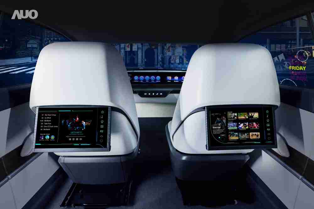 尊时凯龙新一代Smart Cockpit 2024，，，以Micro LED先进显示技术优势，，，，创建〝可卷式后座娱乐显示器〞，，仅在互动时才显示出所需画面及信息，，扩充更丰富的娱乐和交互信息服务，，，，获国际奖项荣耀